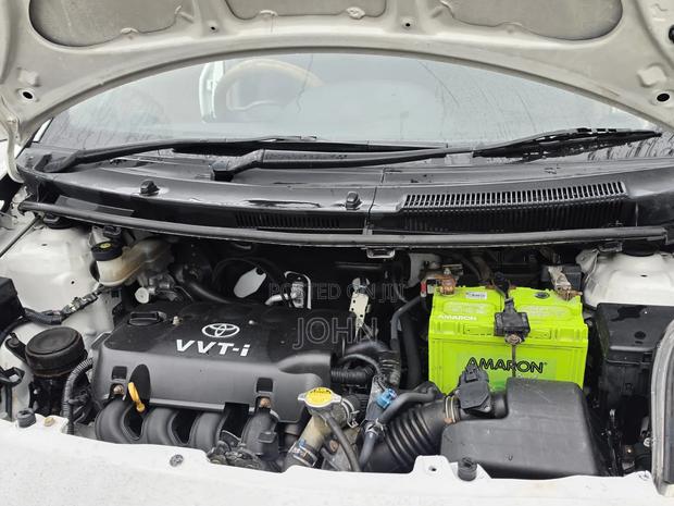 Toyota Vitz 1.3 FWD 5dr 2008 Pearl