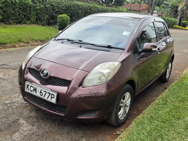 Toyota Vitz 1.0 FWD 5dr 2010 Maroon