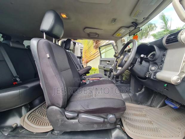 Toyota FJ Cruiser 4x4 Automatic 2012 Black