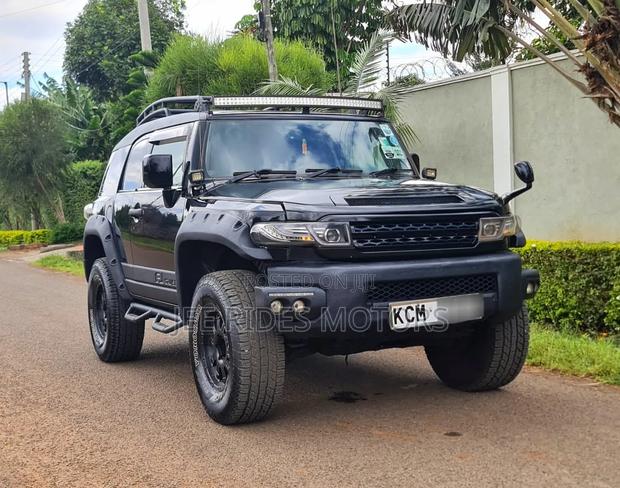 Toyota FJ Cruiser 4x4 Automatic 2012 Black