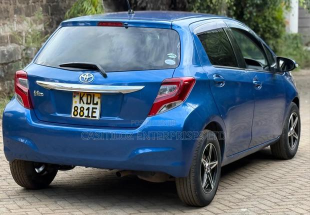 Toyota Vitz 1.3 FWD 3dr 2015 Blue