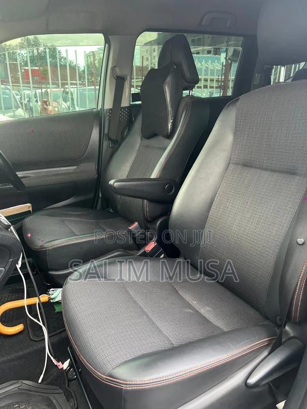Toyota Sienta 2018 Silver