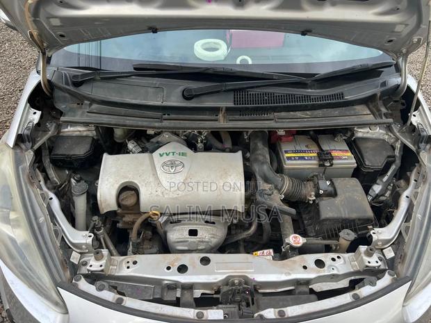 Toyota Sienta 2018 Silver