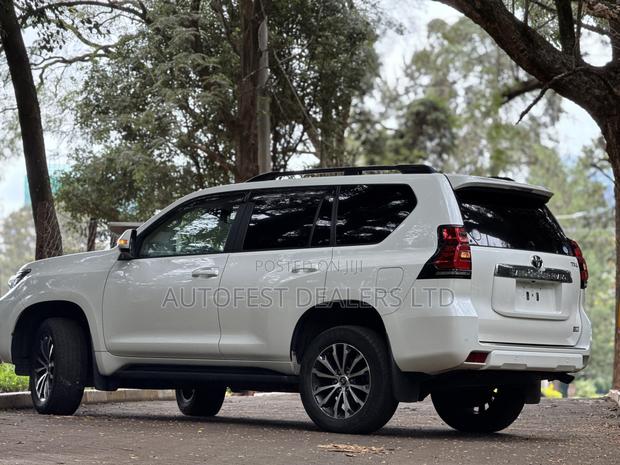 Toyota Land Cruiser Prado 2.8 2019 White