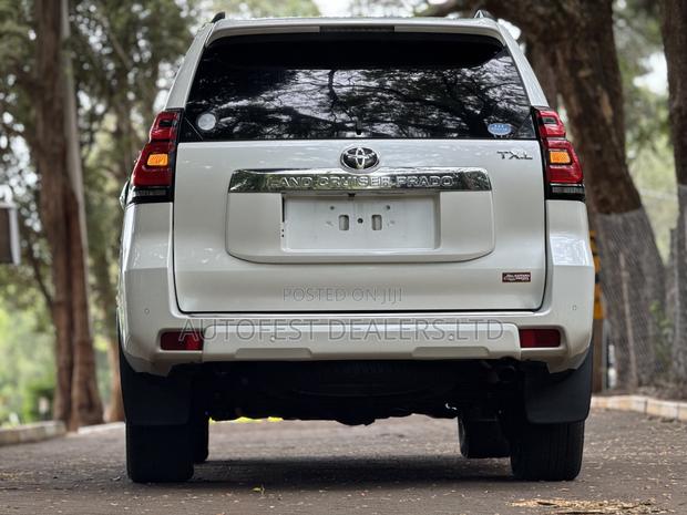 Toyota Land Cruiser Prado 2.8 2019 White
