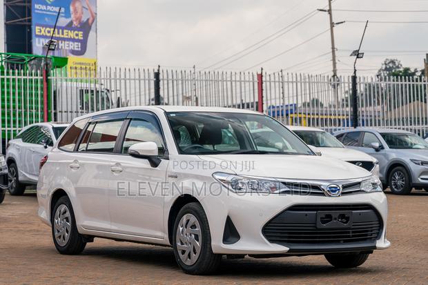 Toyota Corolla Fielder 1.5 Hybrid FWD 2019 White