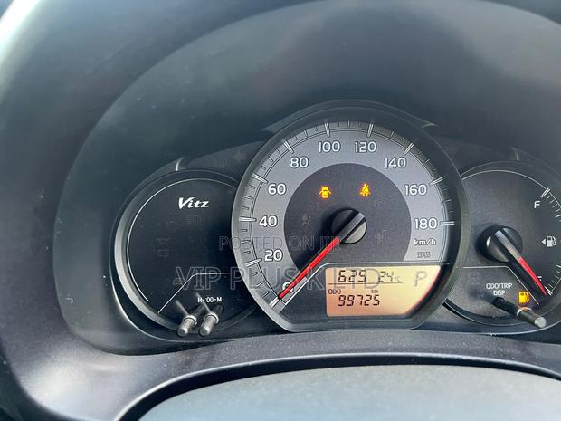 Toyota Vitz 1.3 FWD 5dr 2018 Silver