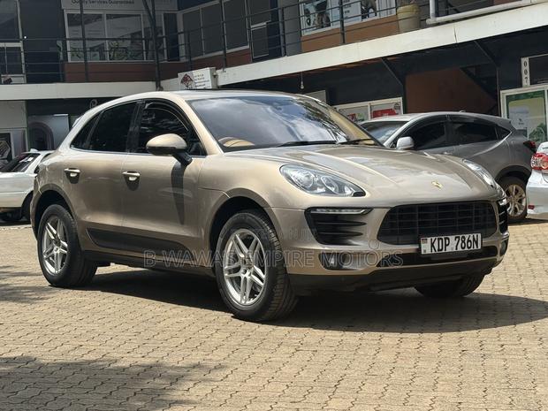 Porsche Macan Turbo 2017 Beige
