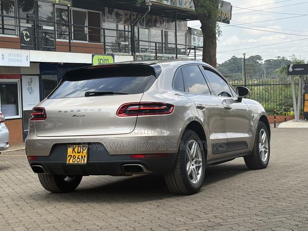 Porsche Macan Turbo 2017 Beige