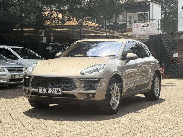 Porsche Macan Turbo 2017 Beige