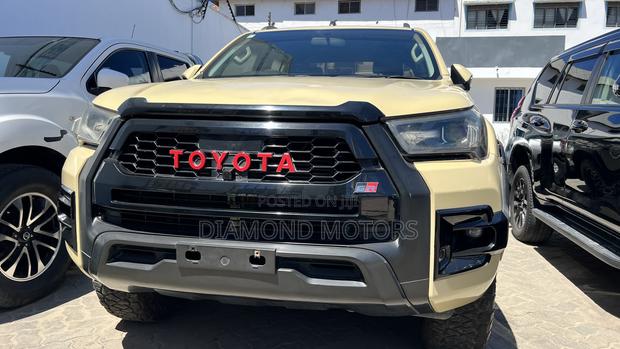 Toyota Hilux 2016 Beige