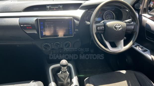 Toyota Hilux 2016 Beige