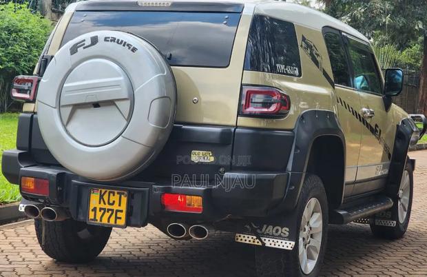 Toyota FJ Cruiser 2012