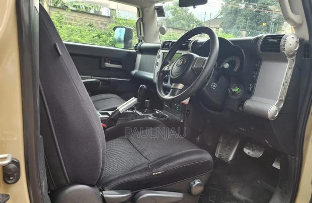 Toyota FJ Cruiser 2012
