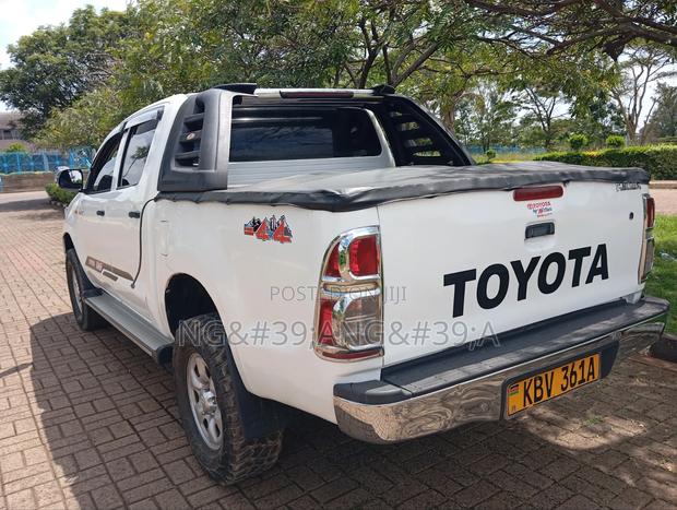 Toyota Hilux 2013 White