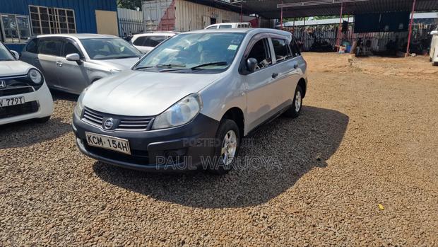 Nissan Advan 2010 Silver