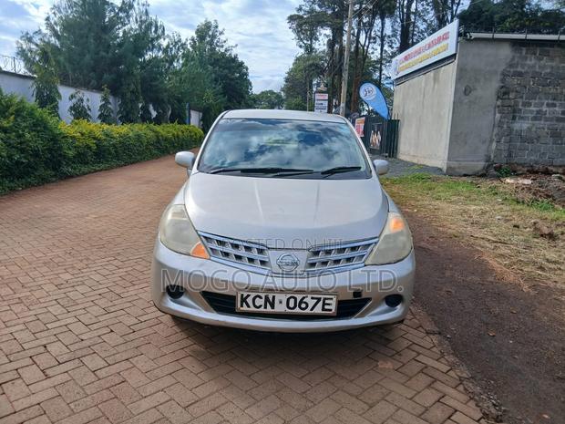 Nissan Tiida 2010 Gold
