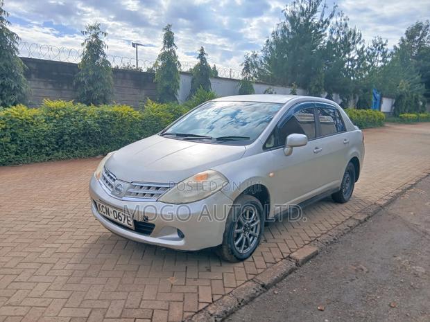 Nissan Tiida 2010 Gold