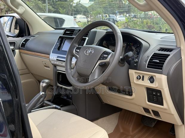 Toyota Land Cruiser Prado 2.7 2022 Black