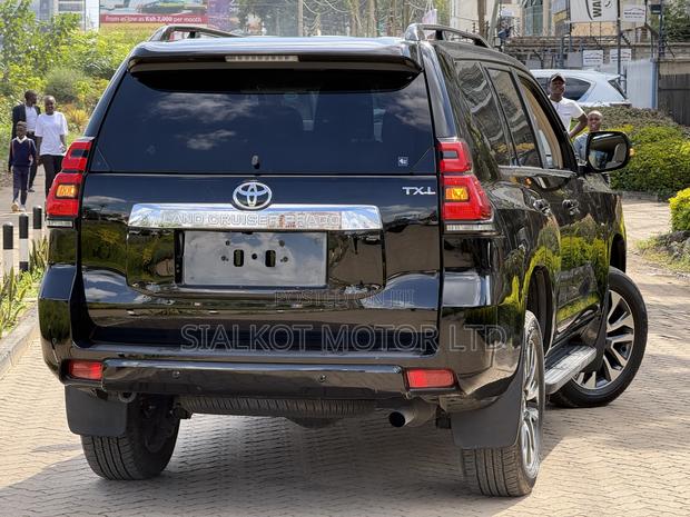 Toyota Land Cruiser Prado 2.7 2022 Black