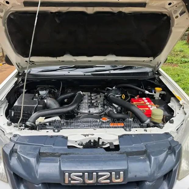 Isuzu D-MAX 2014 White