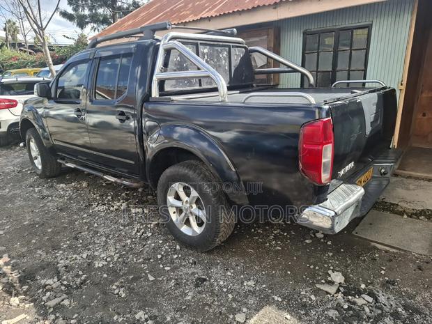 Nissan Navara 2010 Black