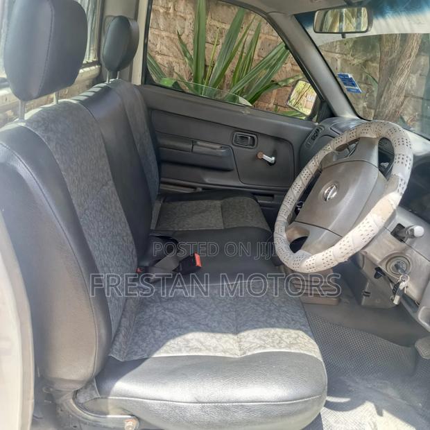 Nissan Hardbody 2002 White