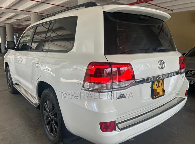 Toyota Land Cruiser 4.6 V8 ZX 2012 Pearl