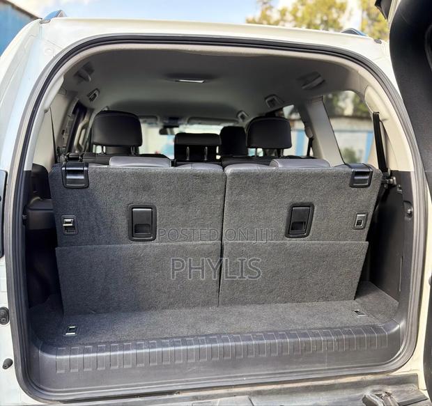 Toyota Land Cruiser Prado 2.7 2019 White