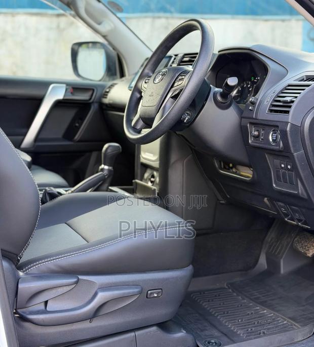 Toyota Land Cruiser Prado 2.7 2019 White