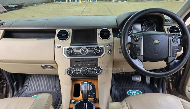 Land Rover Discovery 2010 Gray