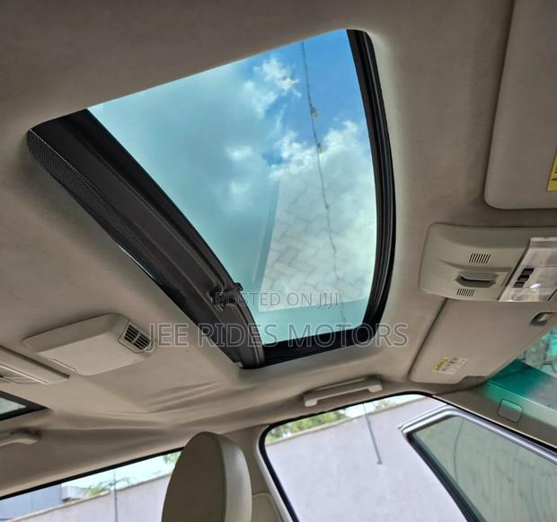 Land Rover Discovery 2010 Gray