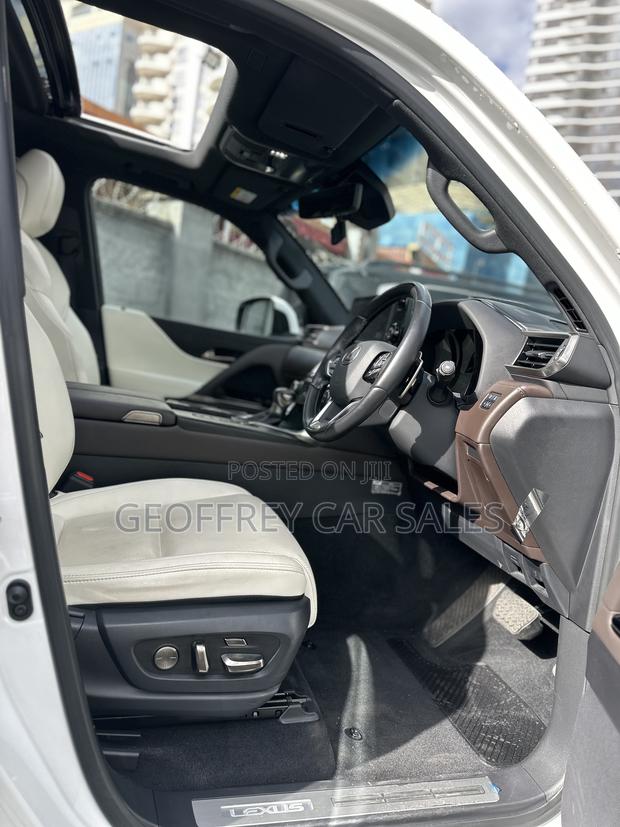Lexus LX 600 2022 White