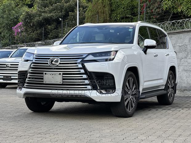 Lexus LX 600 2022 White