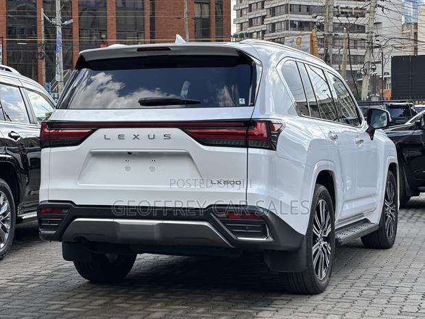 Lexus LX 600 2022 White