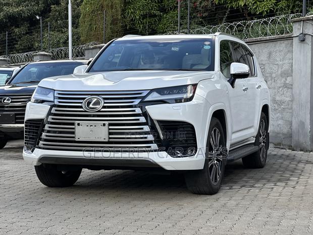 Lexus LX 600 2022 White