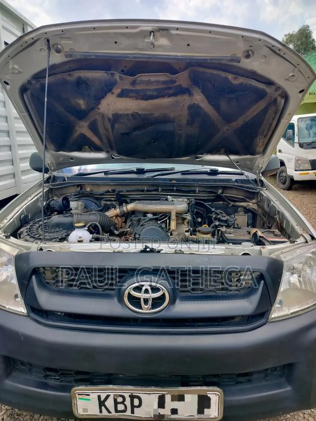 Toyota Hilux 2012 Silver