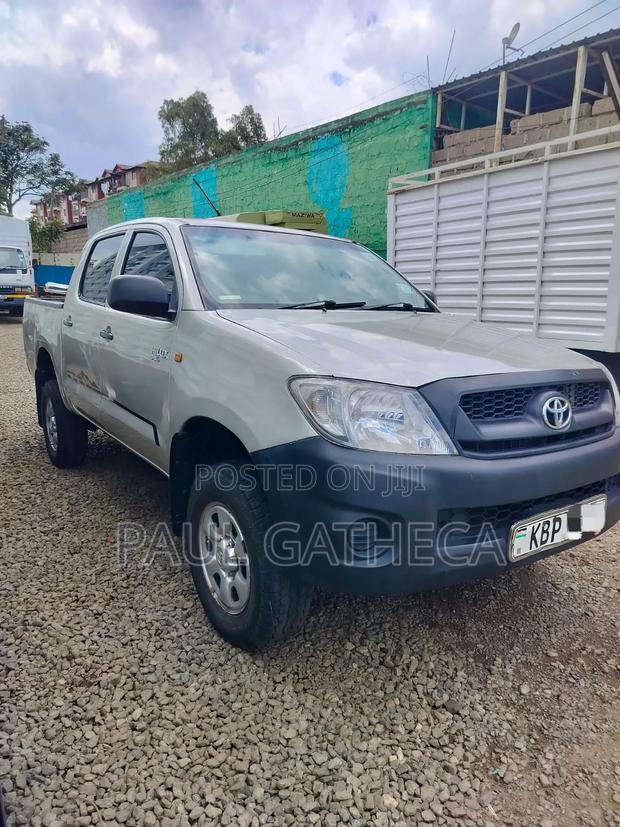 Toyota Hilux 2012 Silver