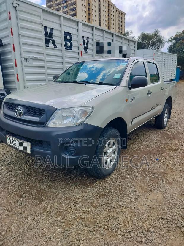 Toyota Hilux 2012 Silver