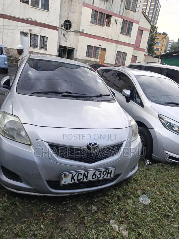 Toyota Belta 2011 Silver
