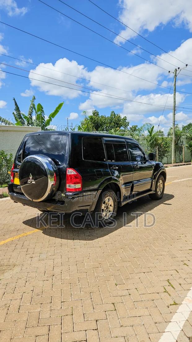 Mitsubishi Pajero 2004 Black