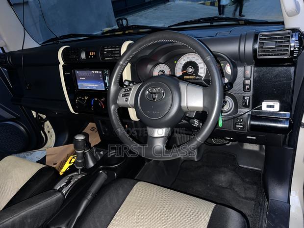 Toyota FJ Cruiser 2017 Beige
