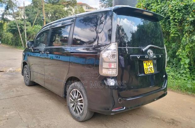 Toyota Voxy 2013 Black