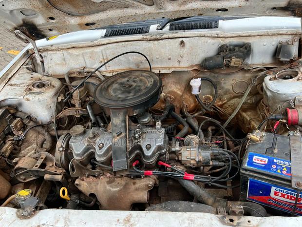 Nissan Sunny 1990 White