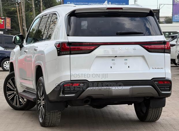 Lexus LX 600 2022 White
