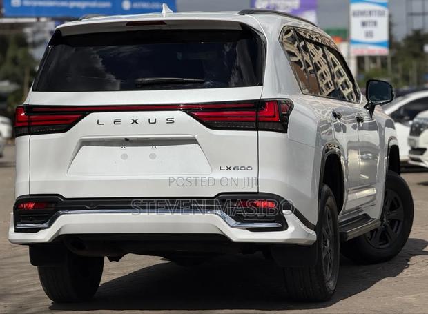 Lexus LX 600 2022 White