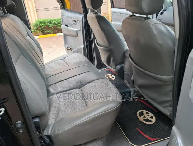 Toyota Hilux 2012 Black