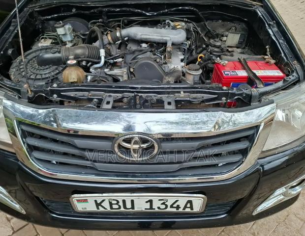 Toyota Hilux 2012 Black