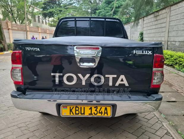 Toyota Hilux 2012 Black