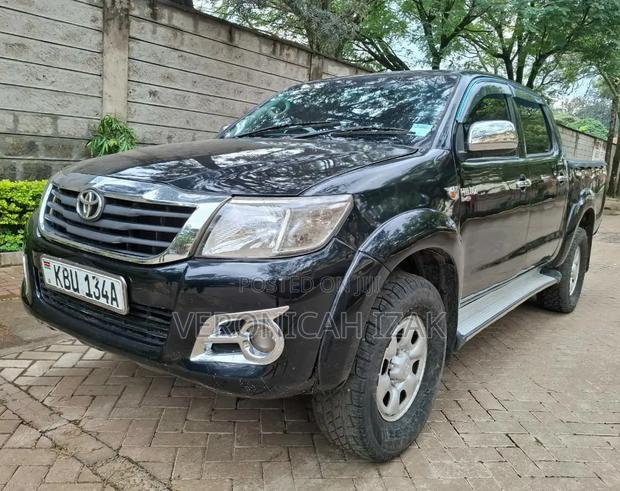 Toyota Hilux 2012 Black
